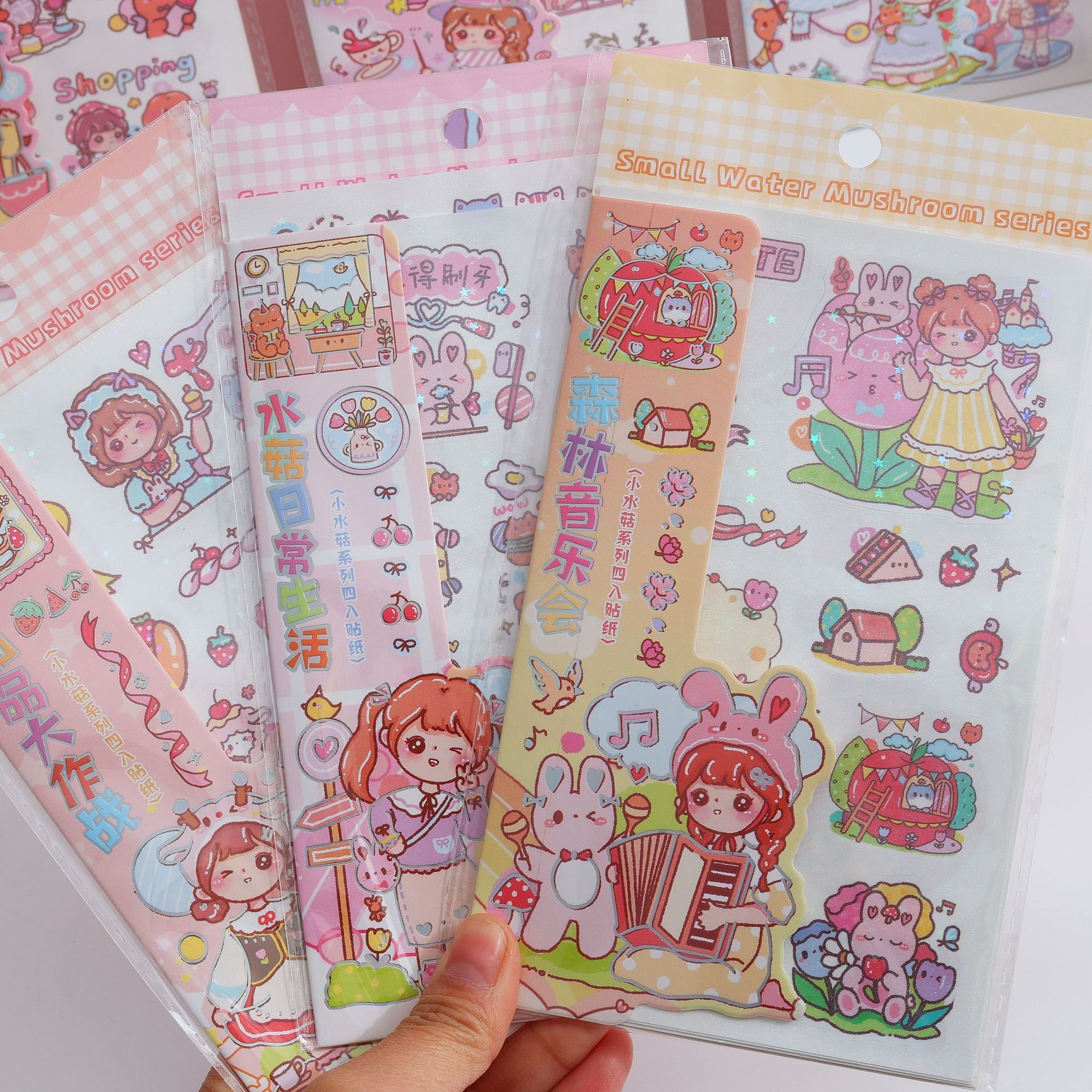 Một nhãn dán tay, Squirty Shroom Series 4 với một hình chữ viết tay phẳng của trẻ em.