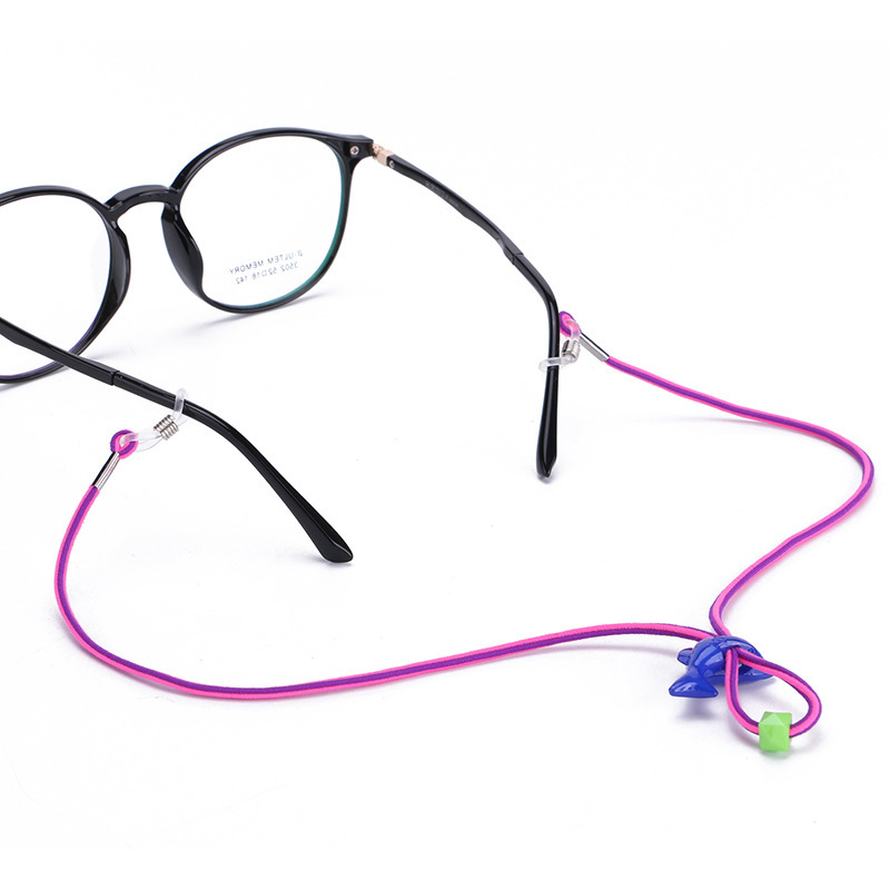 Cute, colorful children with high-bulleted and high-altitude sports chains to protect them from falling glasses.