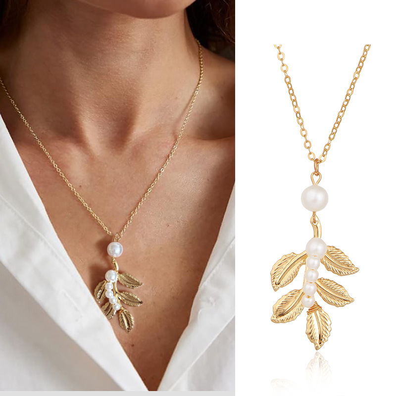 American fashion leaf necklace.