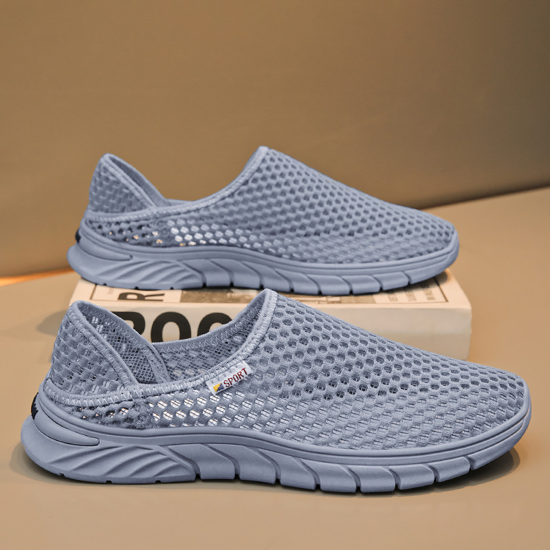 The men's shoes breathed in the summer's 2023 new running tide shoes woven on the web to prevent sweat-sucking men's shoes.