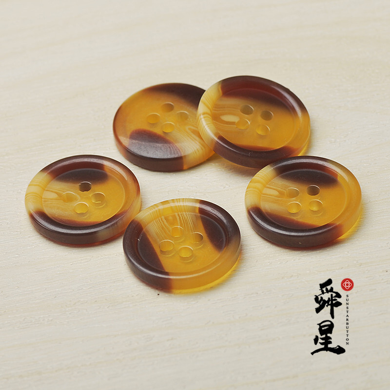 Nút nút bằng nhựa toàn thân bắt chước nút áo có viền bò cho quần short.