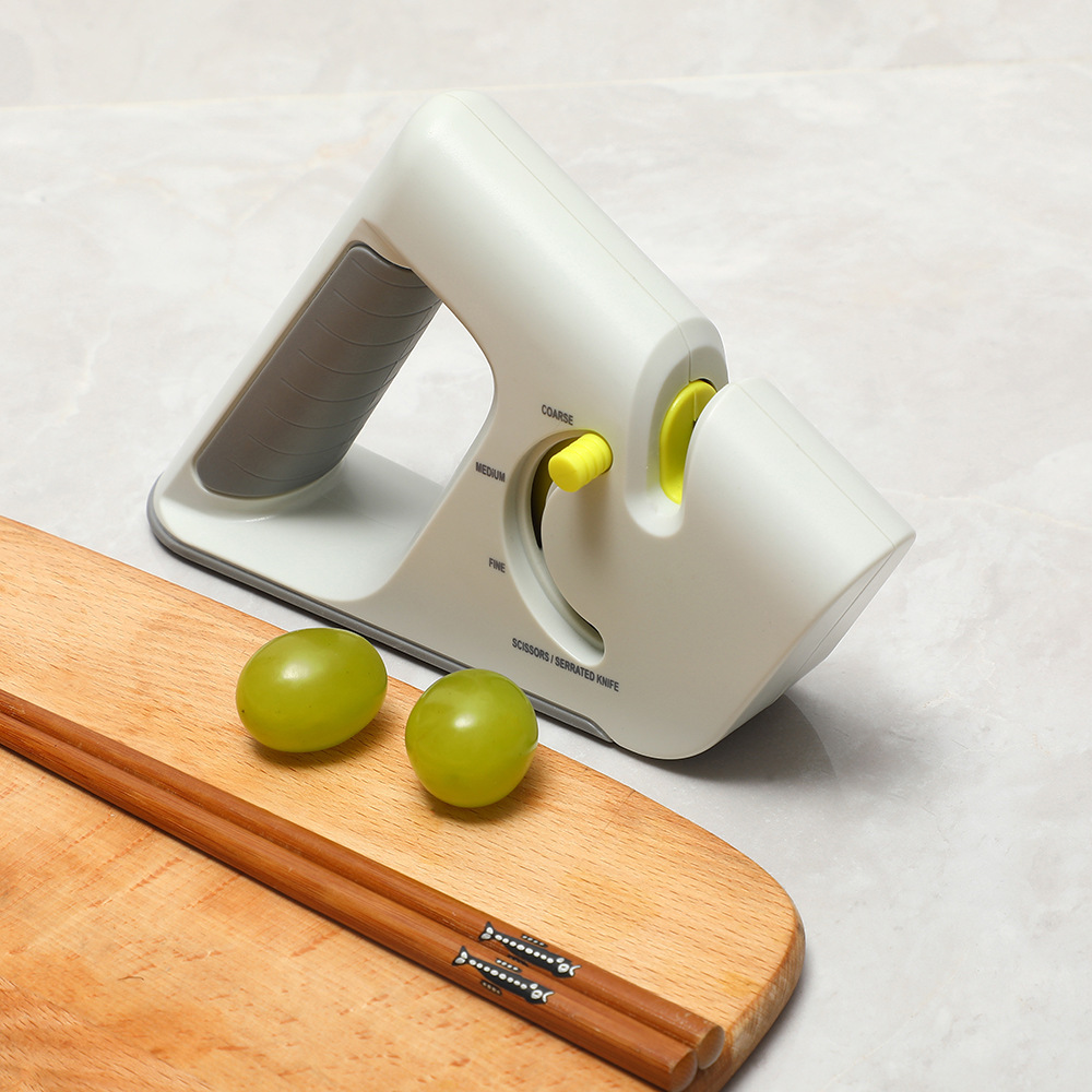 Kitchen's multipurpose sharpener tool, with a wholesale scissors and a hand grinder.