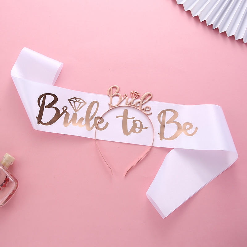 Customize the bachelorette party to be the bride's crown-haired top-of-the-seat suit, wedding dress.