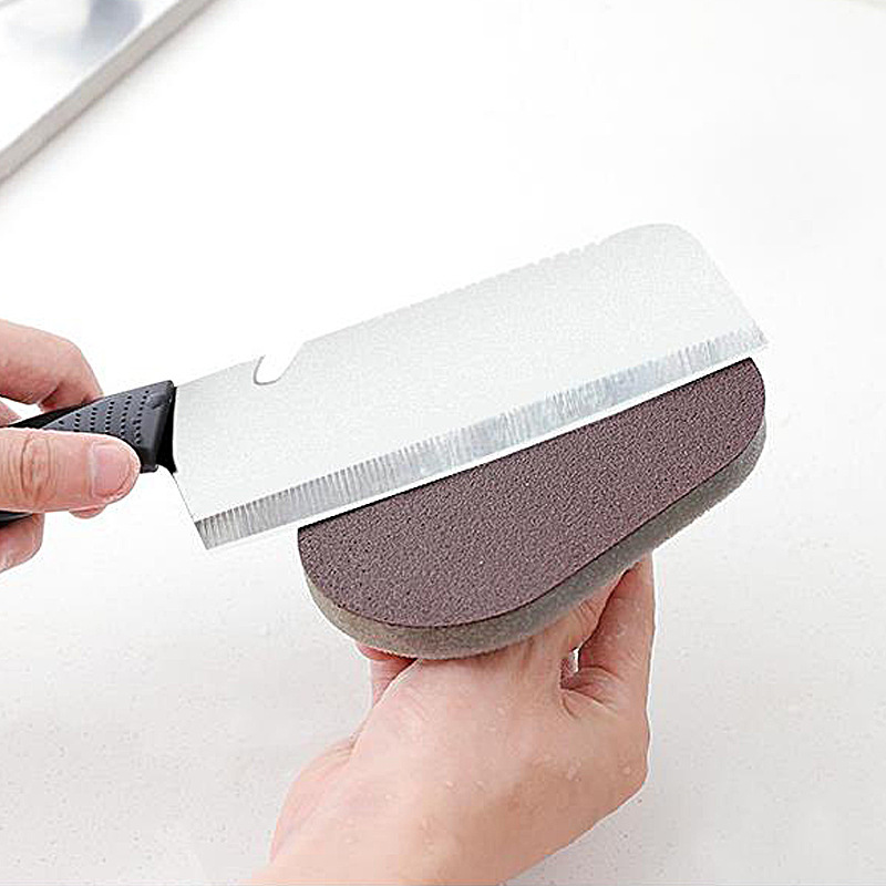 The factory provides a hand handle on the nano-gold sandy sponges to wipe the magic sponges in the kitchen to clean the bowls and pots.