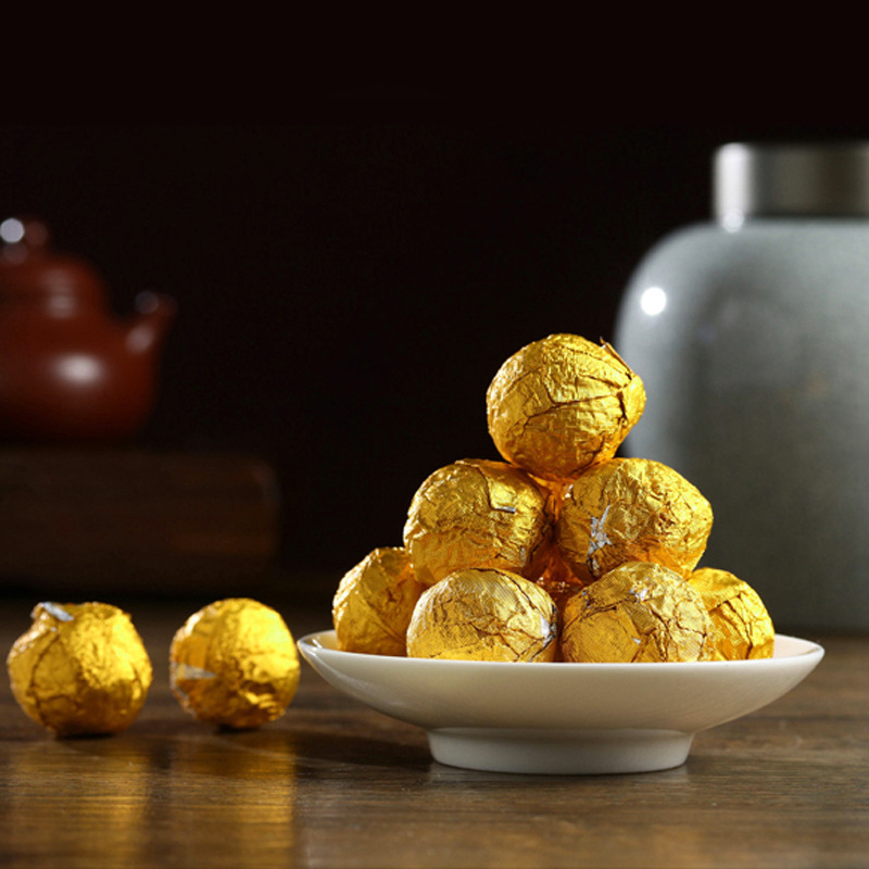 Yunnan Plum Ma's tea is a long-sented, old-school, old-fashioned tea.