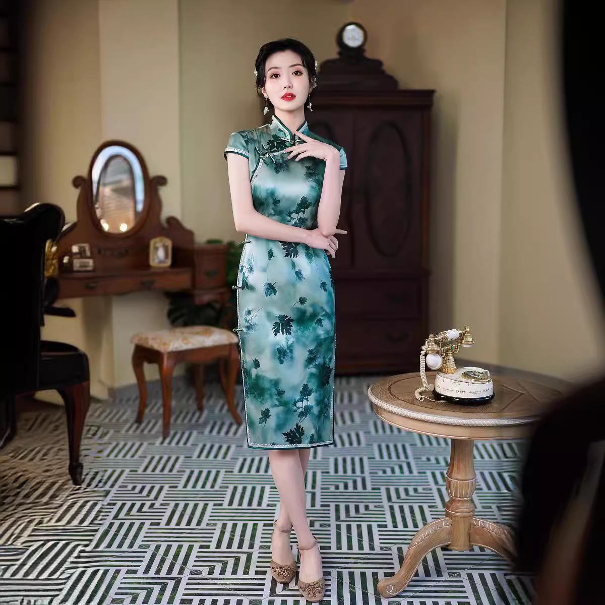 Nhà máy bán áo khoác dài của Phong Hoa mới năm 2023 để cải thiện bộ váy hàng ngày.