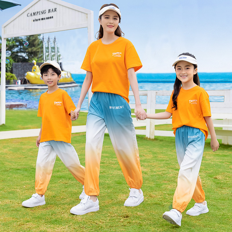 2024 son-in-law, three members of a four-member sports plaza dance school uniform, distributed one handout