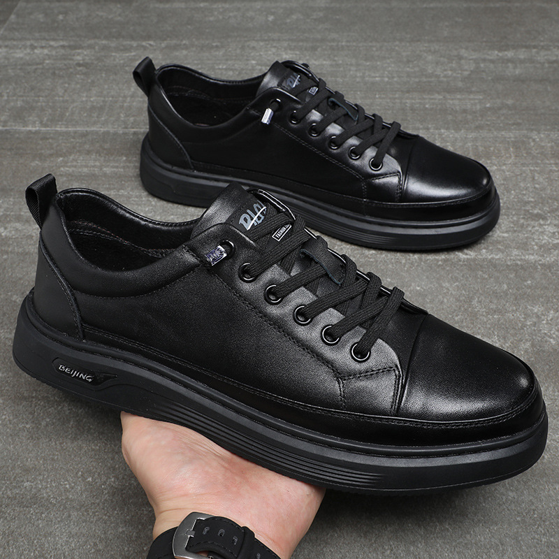 Autumn 2024 new man's head-skinned, flat-skinned shoes.
