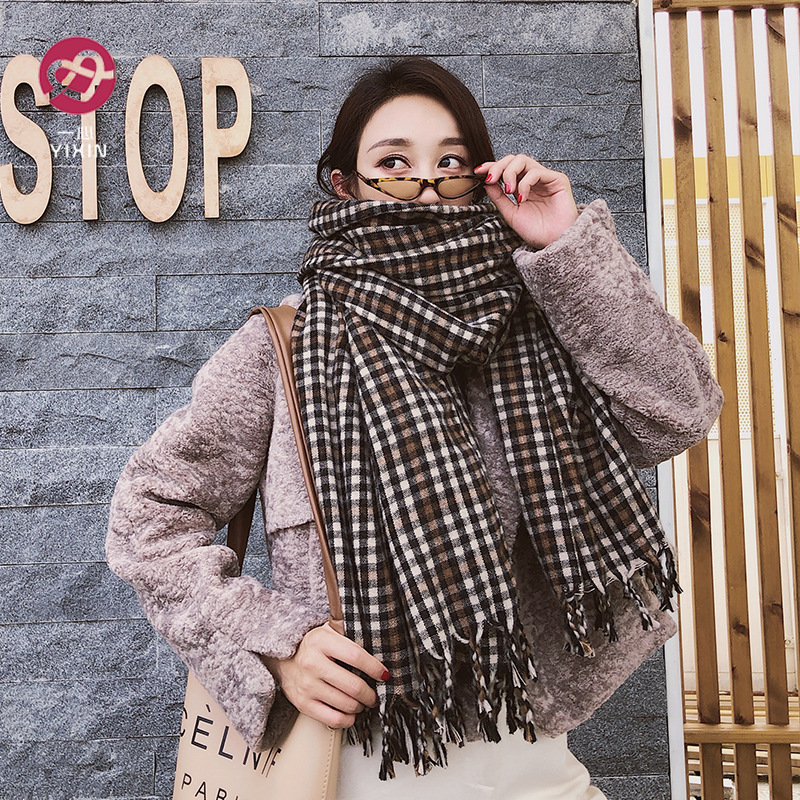 The Korean version of the scarf warms up in the winter with a small, fluffy shawl.