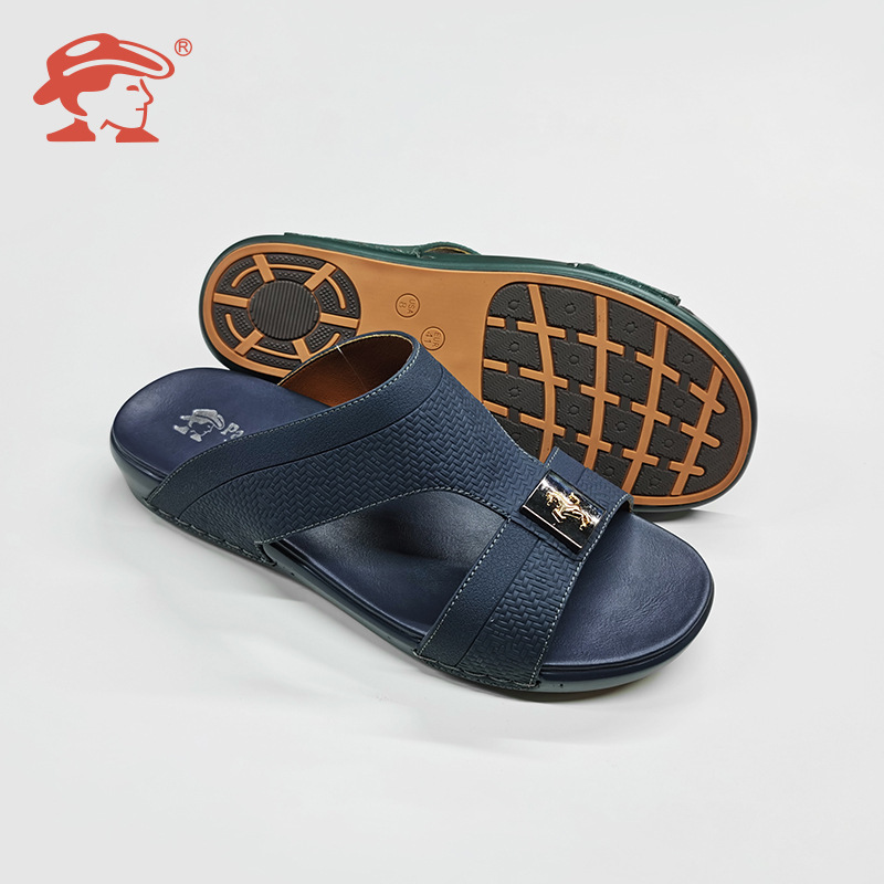 Old-age sandals in the outdoors of men in soft-shoes in cross-border foreign trade.