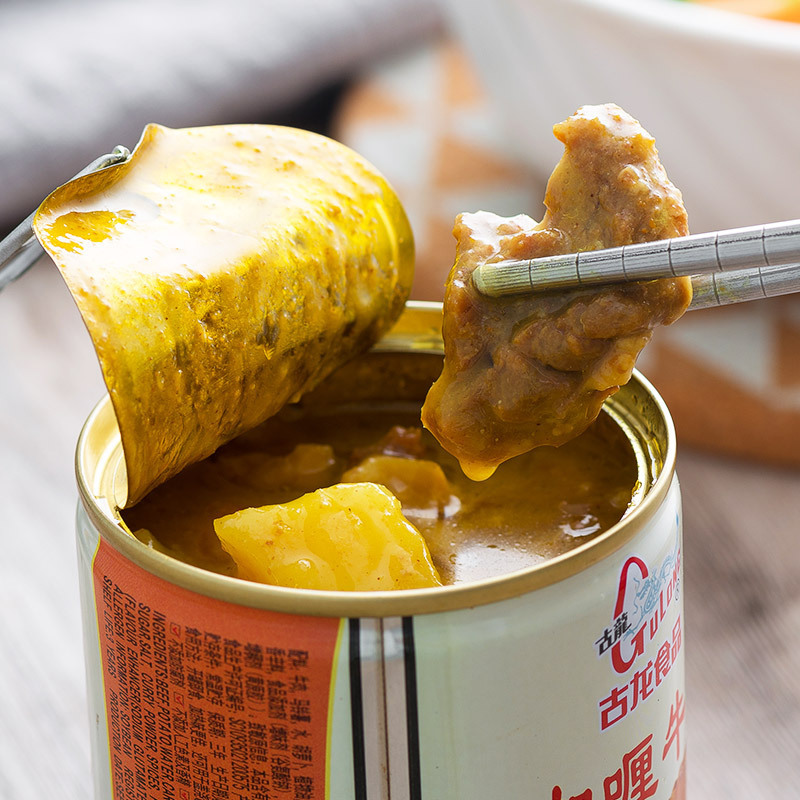 The cologne curry beef can open a can of ready-to-eat culinary beef.