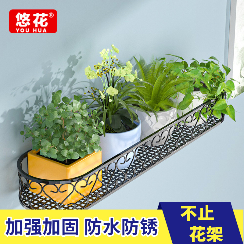 Một chiếc 2024 mới trên tường với một bó hoa trên tường.
