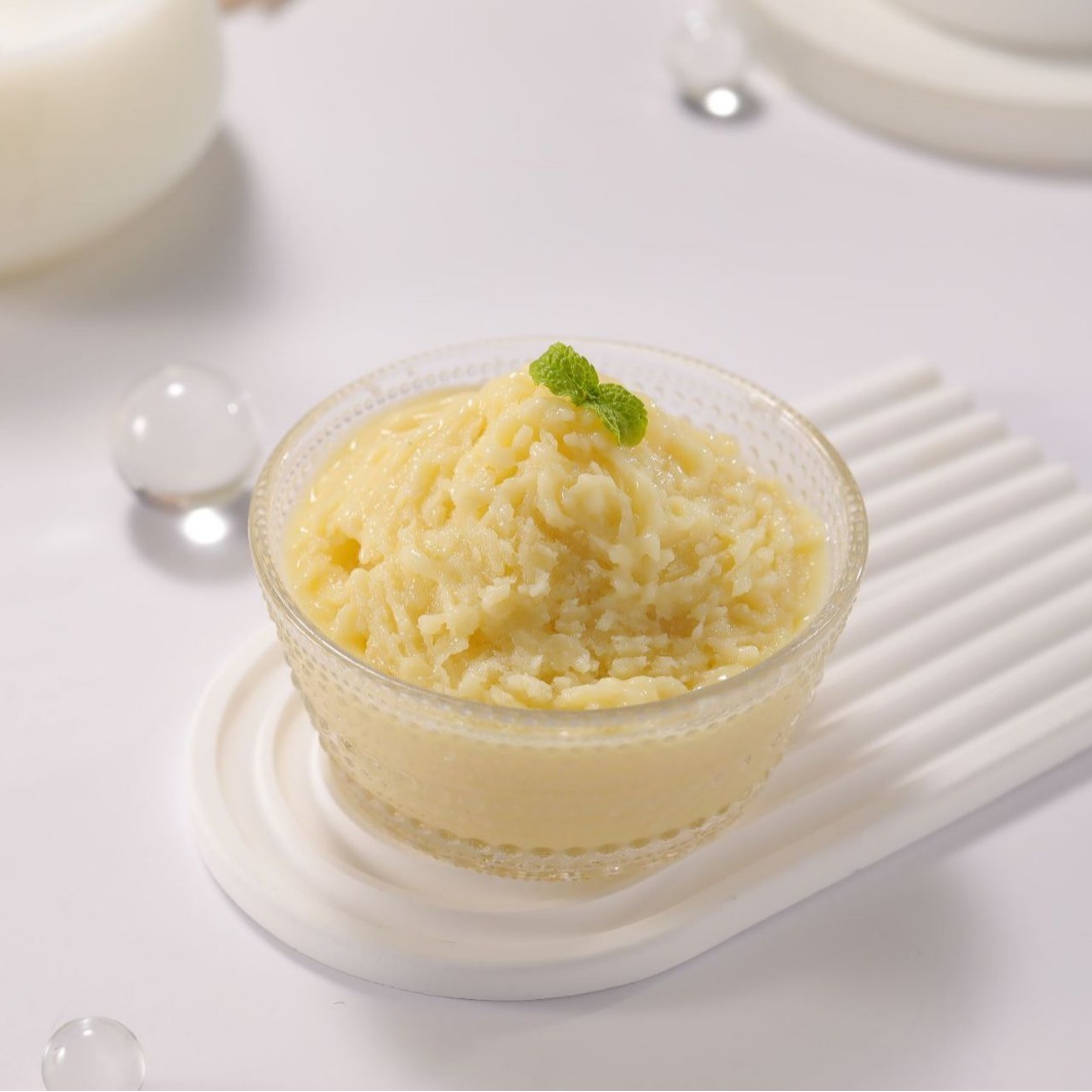 Nước hoa quả mới đông lạnh và trứng chiên nướng bánh mì nướng.