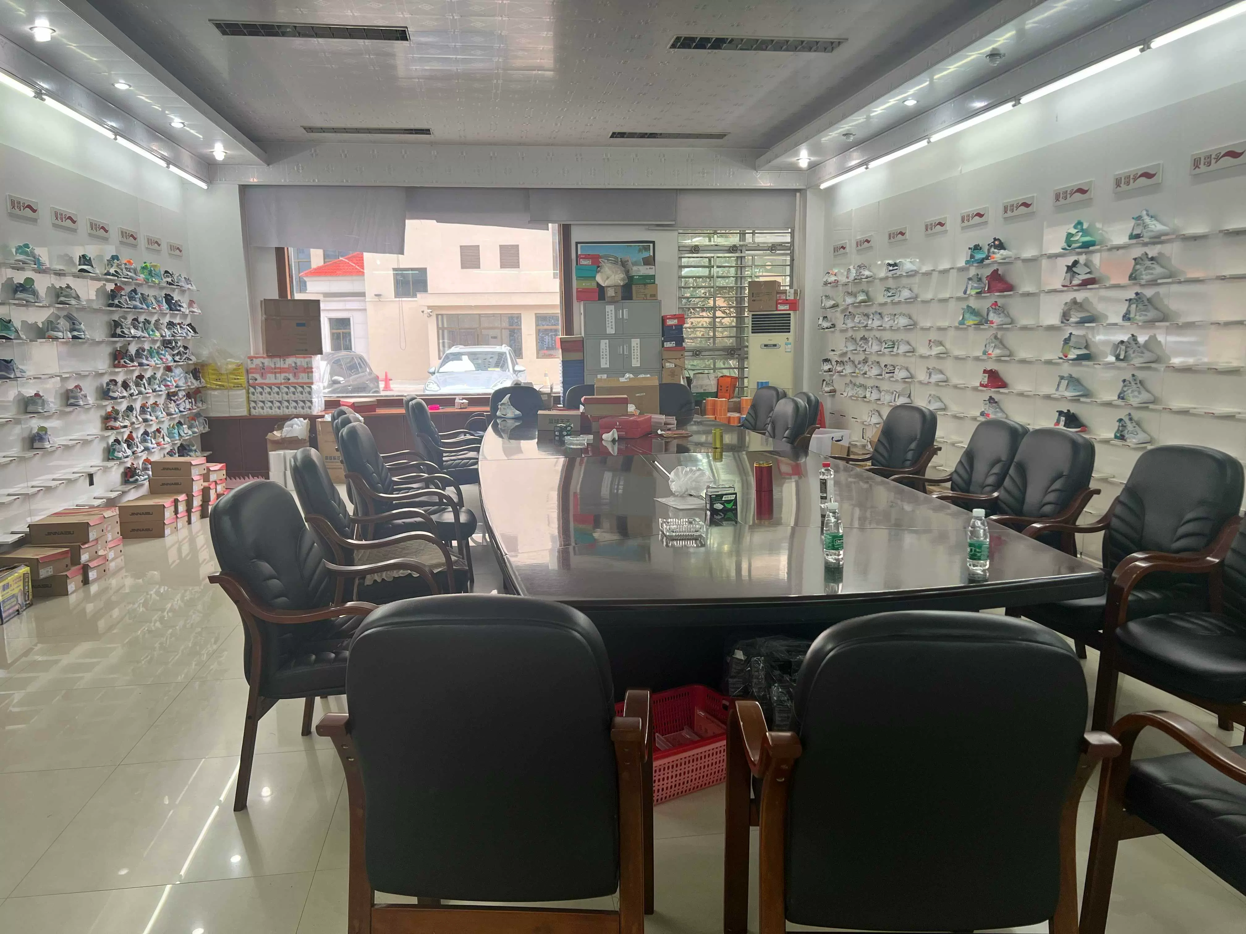 Quanzhou, Luang River Shoes Industries Ltd.