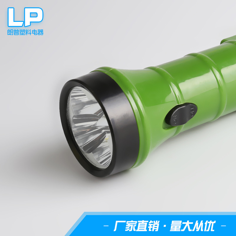 The factory sells light flashlights, carries plastic LED flashlights, a substitute.
