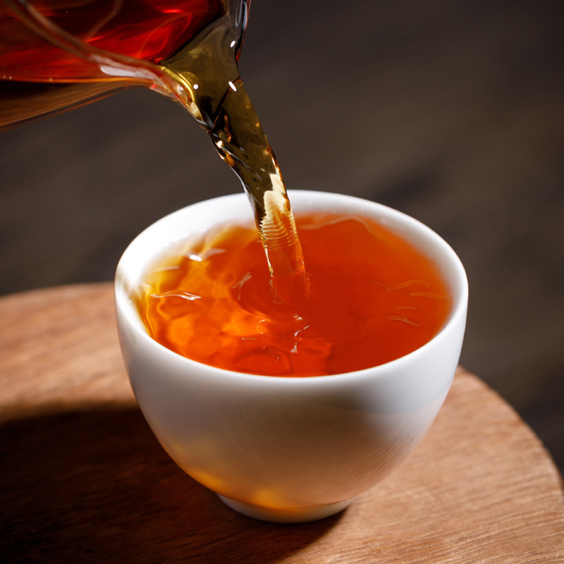 Yunnan Plum Ma's tea is a long-sented, old-school, old-fashioned tea.