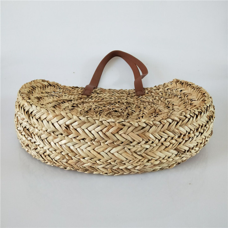 A new hand-made weed-making crochet bag with a single shoulder bag of bamboo.