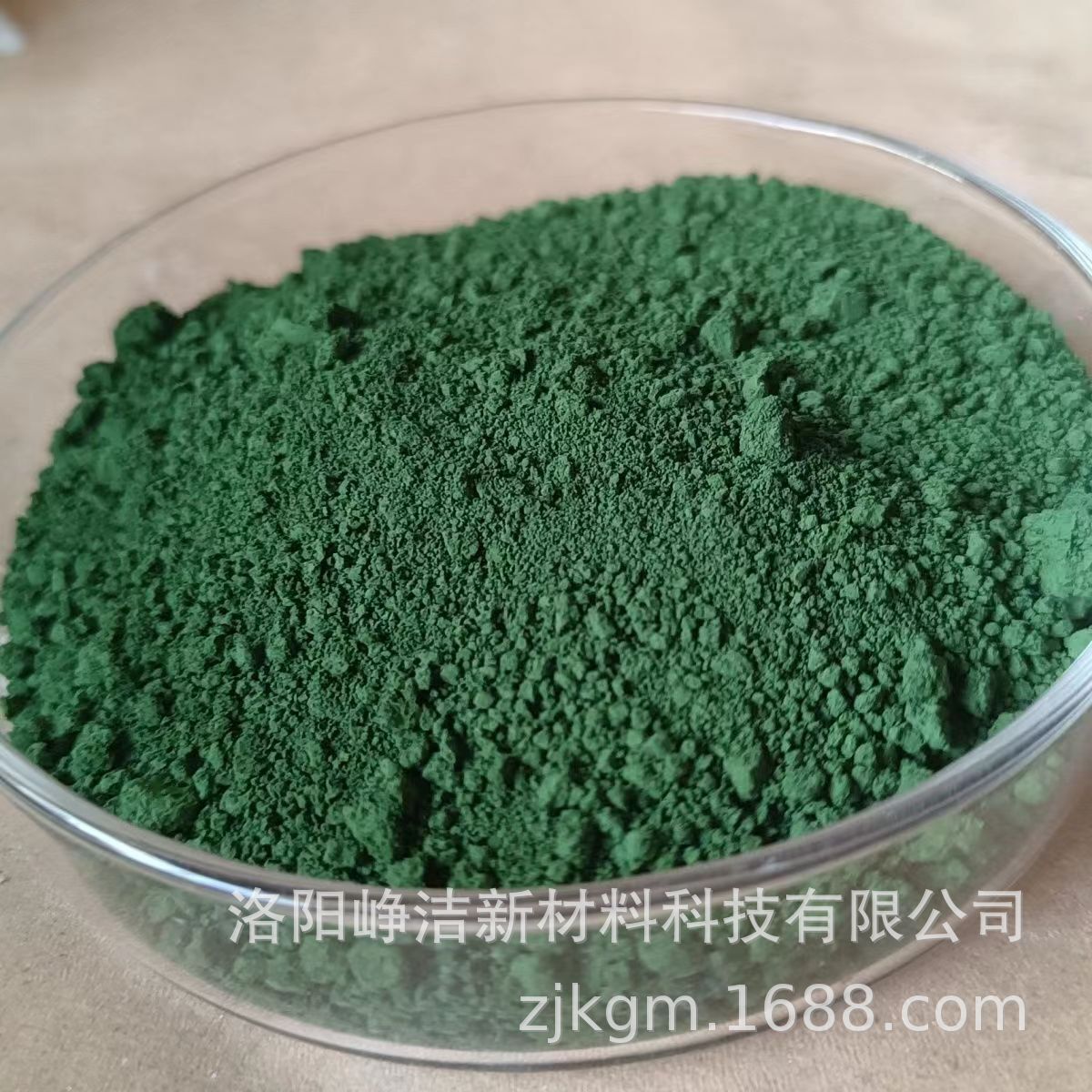 Toàn bộ cromium trioxide, sơn vô cơ, sơn trên sàn với mực sơn bằng nhựa và màu xanh lá cây.