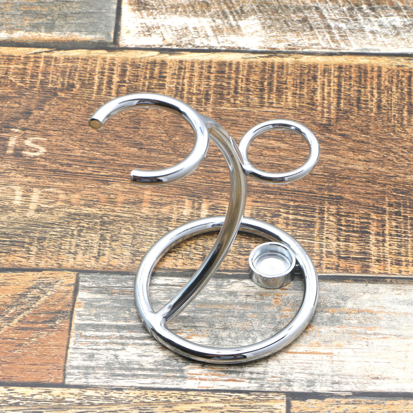 Hand-to-hand shaving blades for metal razors.