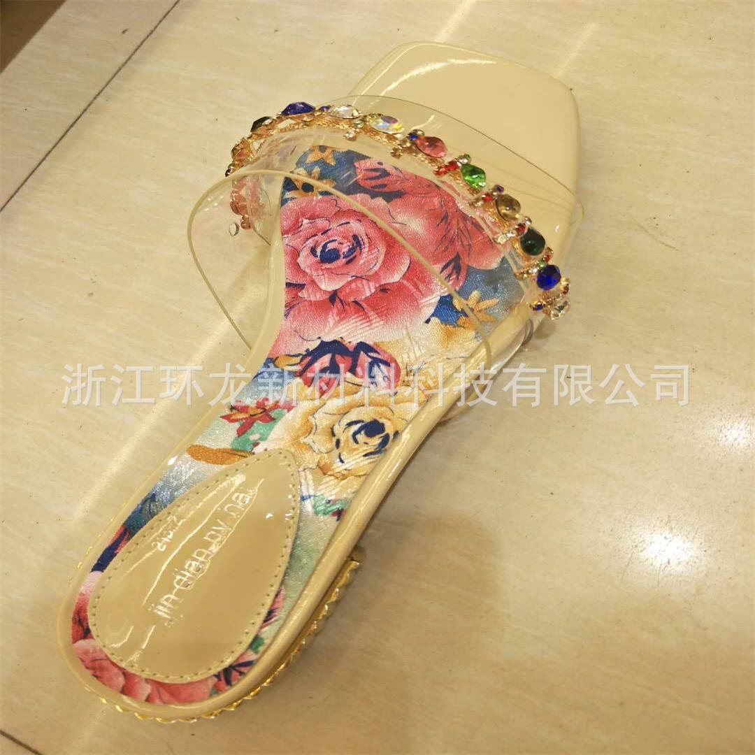 The Yiu factory supplies summer women's sandals, slippers, high heels, bright TPU shoes.