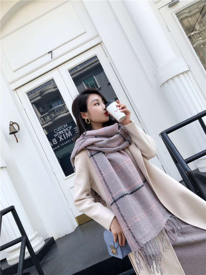 A new masquare scarf for the autumn and winter, a new wool scarf for Korean fashion girls with a shawl.