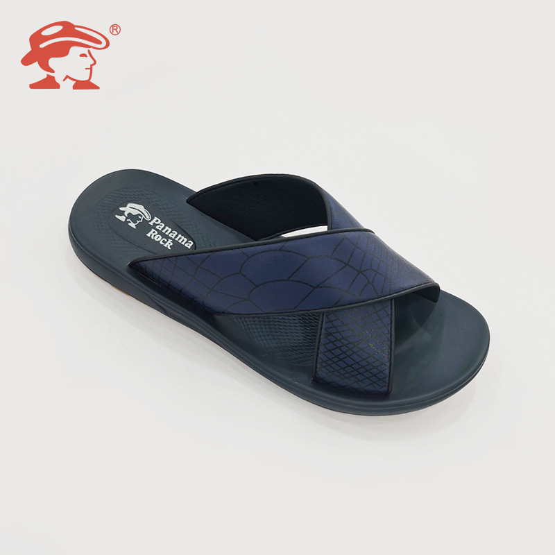The Korean fashionable, comfortable, recreational slippers with light sandals outside the adult room.