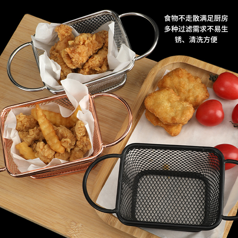 Khoai tây chiên không rỉ, giỏ thức ăn tây chiên những giỏ đầy nhựa đường