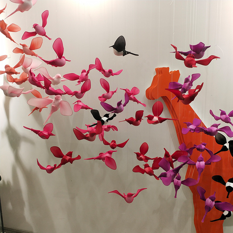 The theme of spring and summer is to decorate the top of the window shop of the Flying Bird's Book of Image.