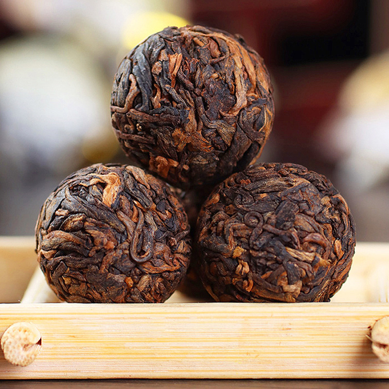 Yunnan Plum Ma's tea is a long-sented, old-school, old-fashioned tea.