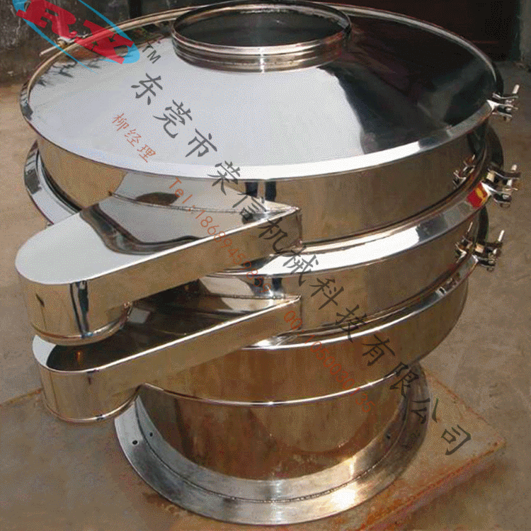 Quá trình sàng lọc đồ sứ bằng sứ.