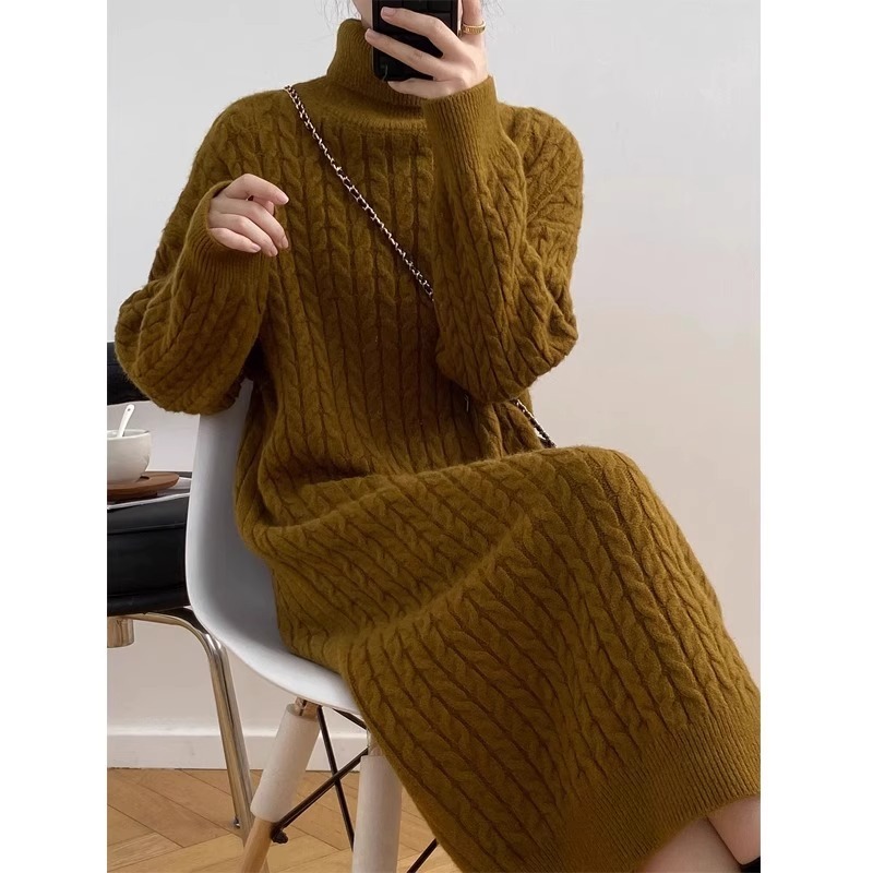 New Kayo, những cô gái trẻ của mùa thu và mùa đông, đã thiết kế những chiếc áo len dài.