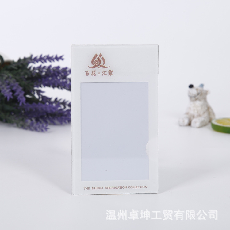 Thẻ giá, Akri chống lại nhãn hiệu tường, sàn bằng gỗ có nhãn phân giải.
