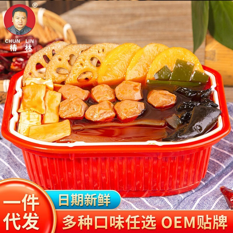 Những con dê đực ăn những nồi nước nóng và cơm của chúng, và chúng tự làm cơm cay.