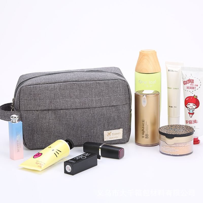 Hand-held make-up packs are simple enough to carry a large amount of canvas to wash a bag of sand.