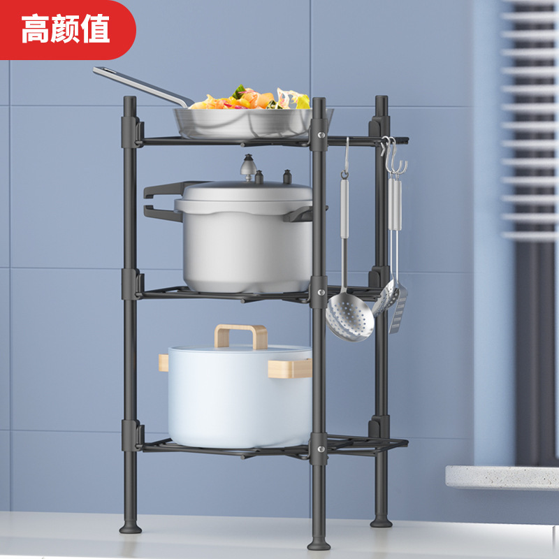 Những nồi hơi thép không rỉ trong bếp.