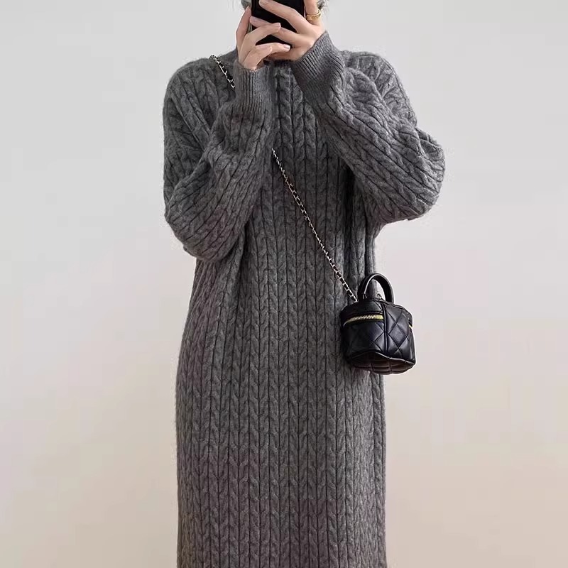 New Kayo, những cô gái trẻ của mùa thu và mùa đông, đã thiết kế những chiếc áo len dài.