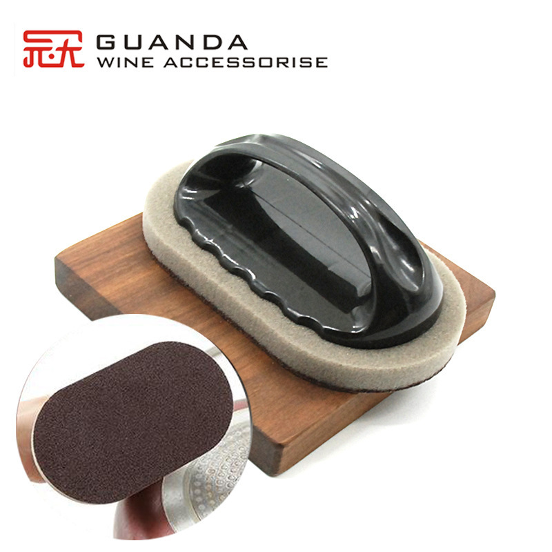 The factory provides a hand handle on the nano-gold sandy sponges to wipe the magic sponges in the kitchen to clean the bowls and pots.