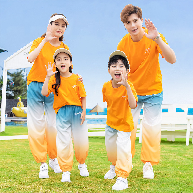 2024 son-in-law, three members of a four-member sports plaza dance school uniform, distributed one handout