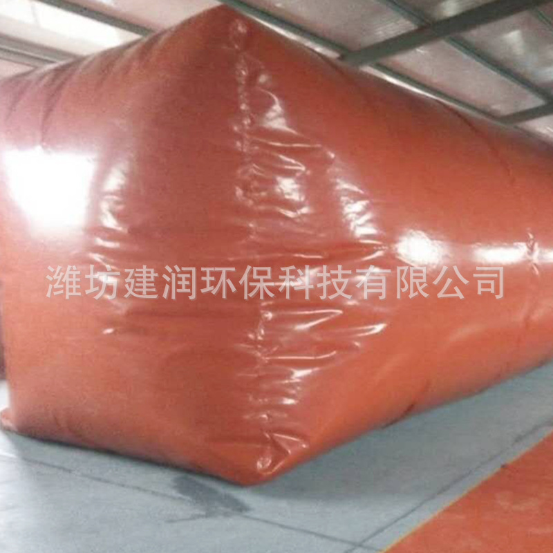 The factory's red mud biogas pool, the rural family's pvc biogas bag, the large mollusk that folds the pig farm biogas pool.