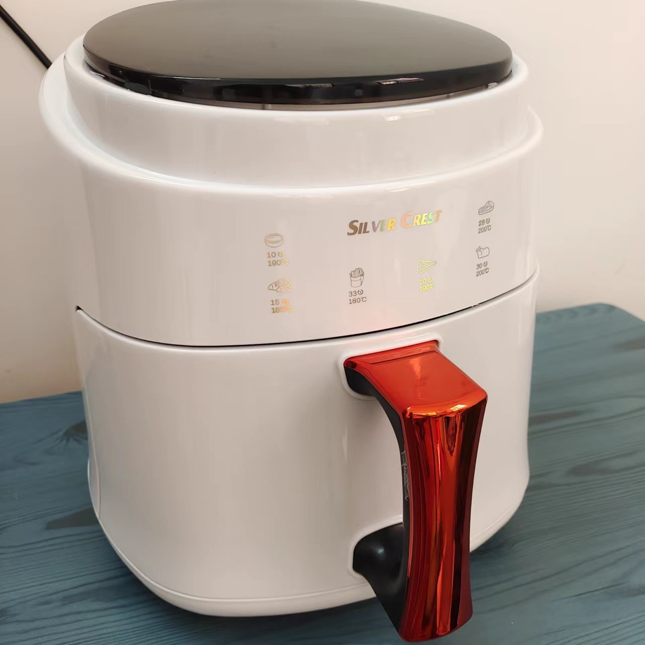 New air fryer home with a large multi-purpose capacity of 8L.