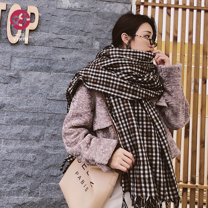 The Korean version of the scarf warms up in the winter with a small, fluffy shawl.