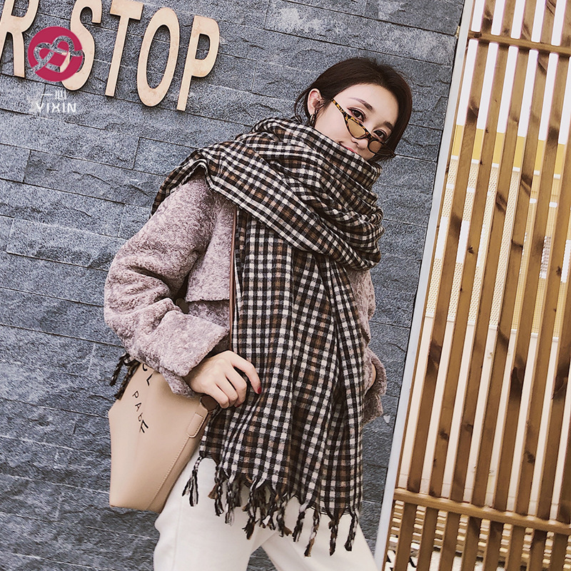 The Korean version of the scarf warms up in the winter with a small, fluffy shawl.