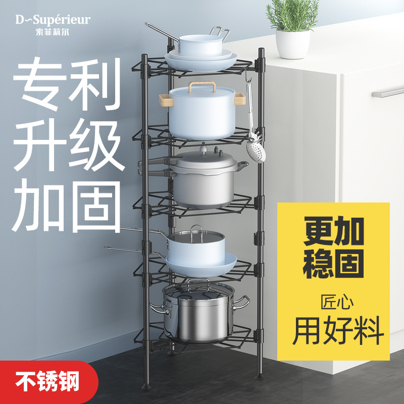 Những nồi hơi thép không rỉ trong bếp.