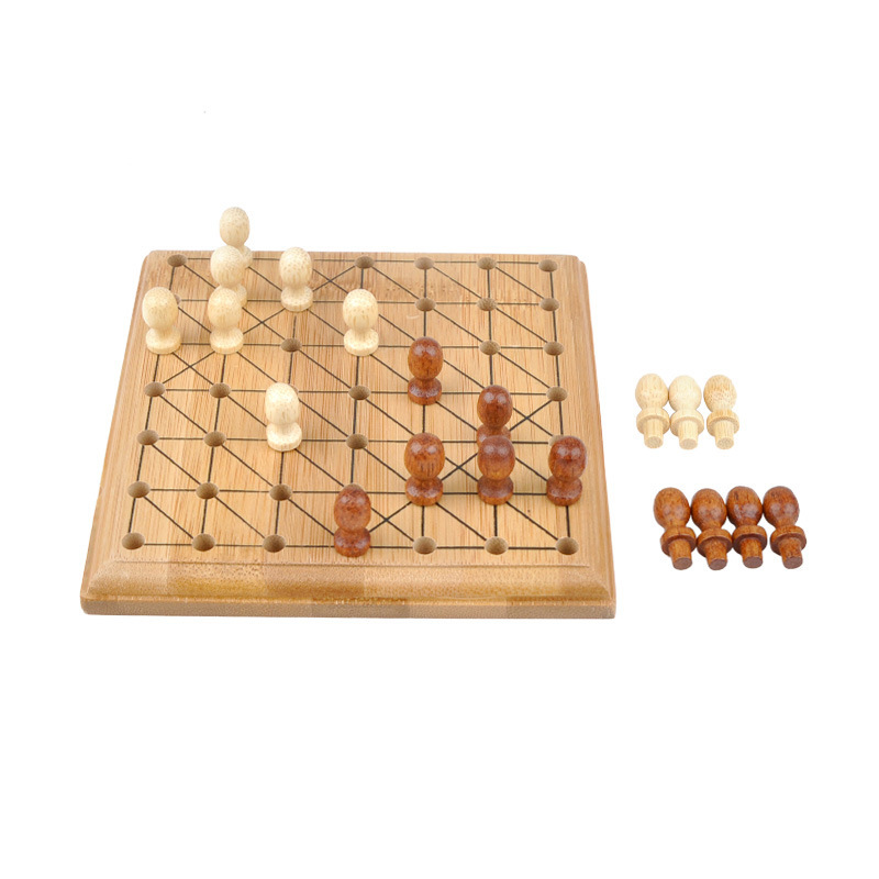 Mimi-ji plays the bamboo-made chess board series.