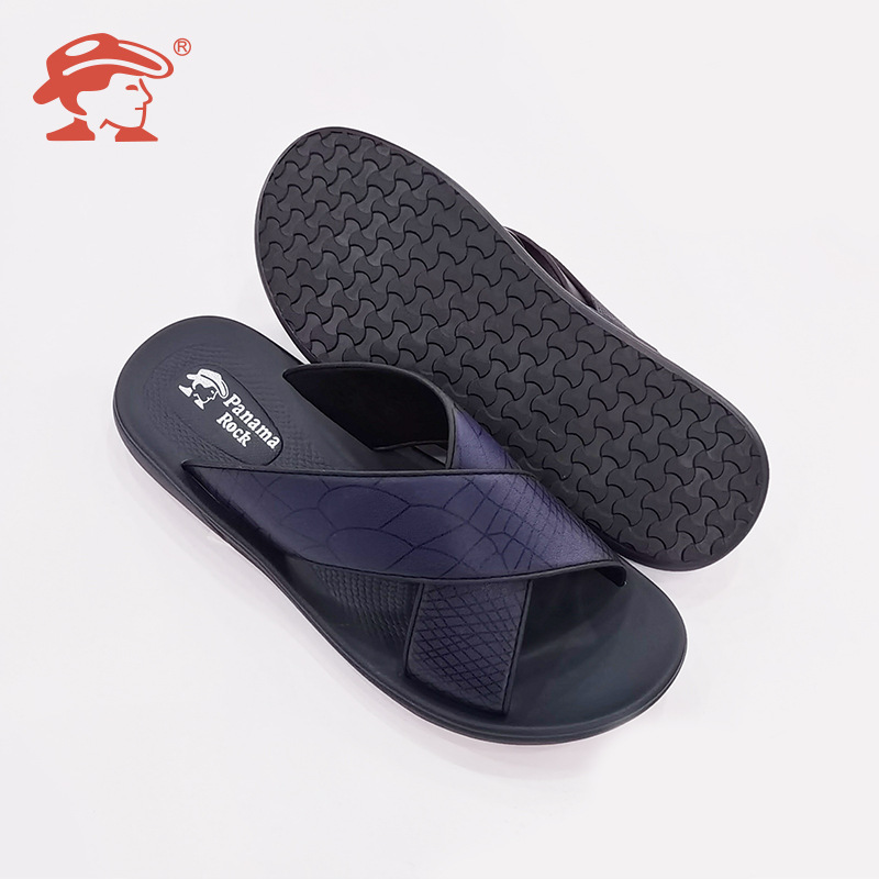 The Korean fashionable, comfortable, recreational slippers with light sandals outside the adult room.