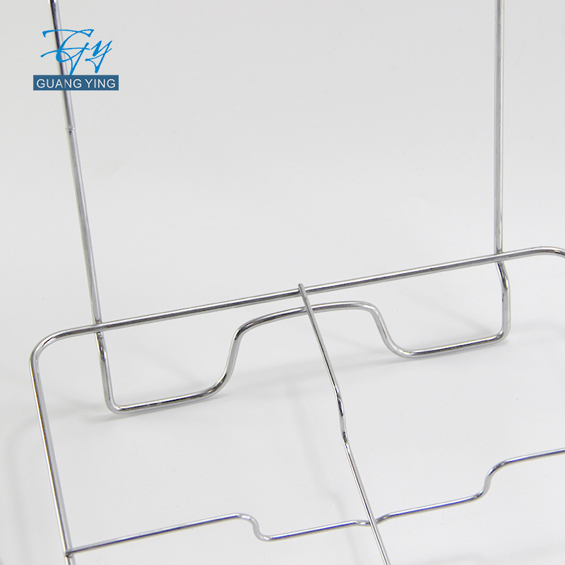 Wire Chafing Rack đang tụ tập ngoài trời.