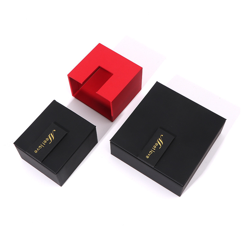 A new creative retweeted jewelry ring box with tasting paper wrapper gift boxes.