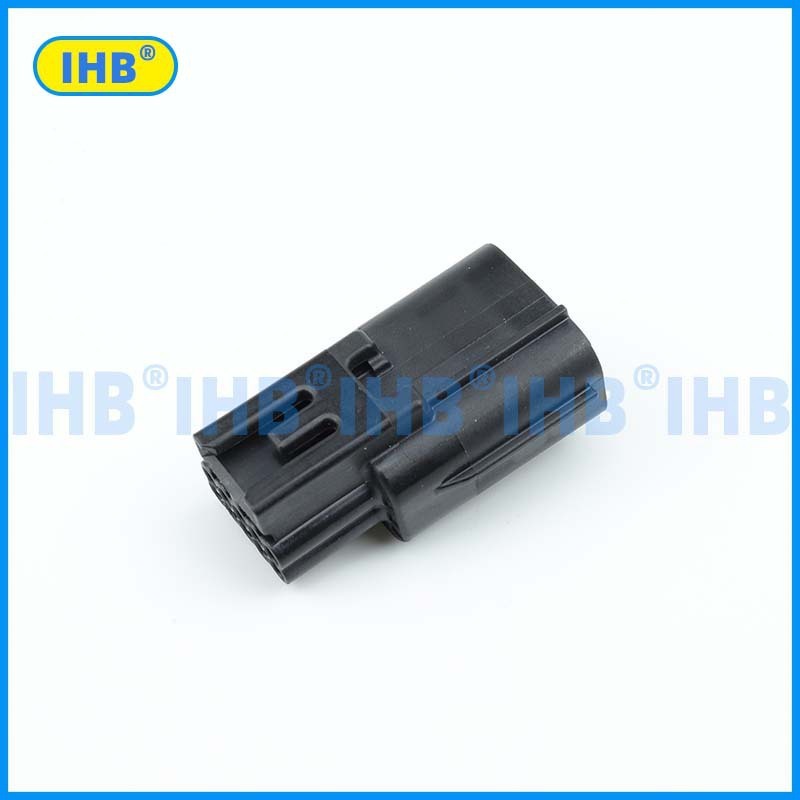 7105Y-0.6-11 Automobile waterproof connector. Plug-in.