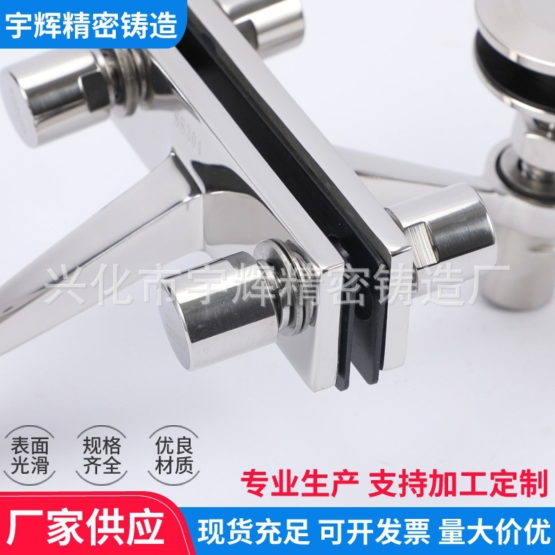 Những cái móc thép không rỉ vào móng vuốt của T-claw.