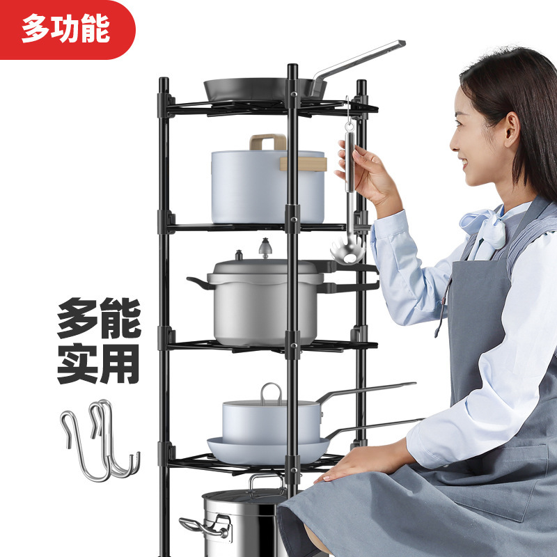 Những nồi hơi thép không rỉ trong bếp.